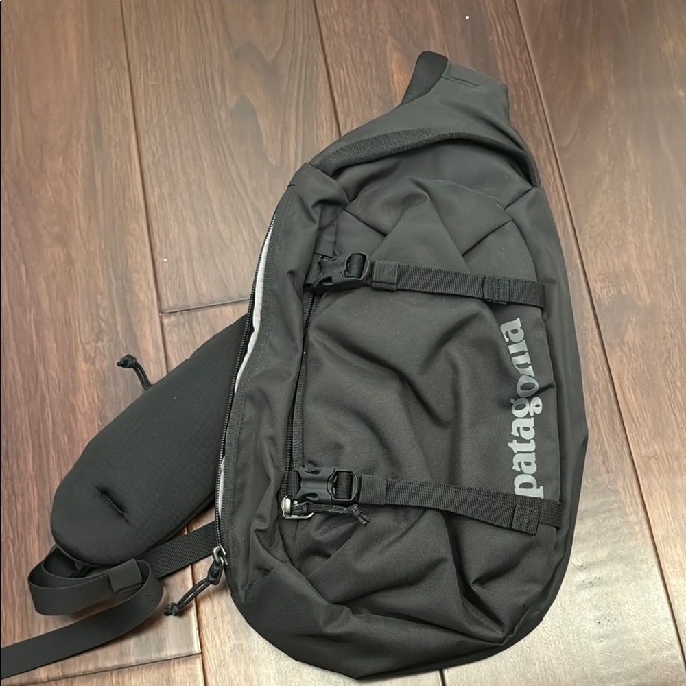 Patagonia Atom Black Sling Bag NEW without tags